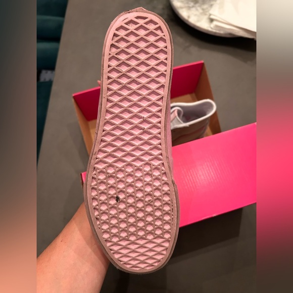 Limited Edition - Barbie x Vans White & Pink High-Top Sneakers in original box - Picture 11 of 12